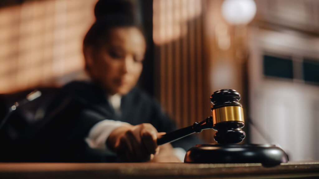 a judge banging her gavel in court
